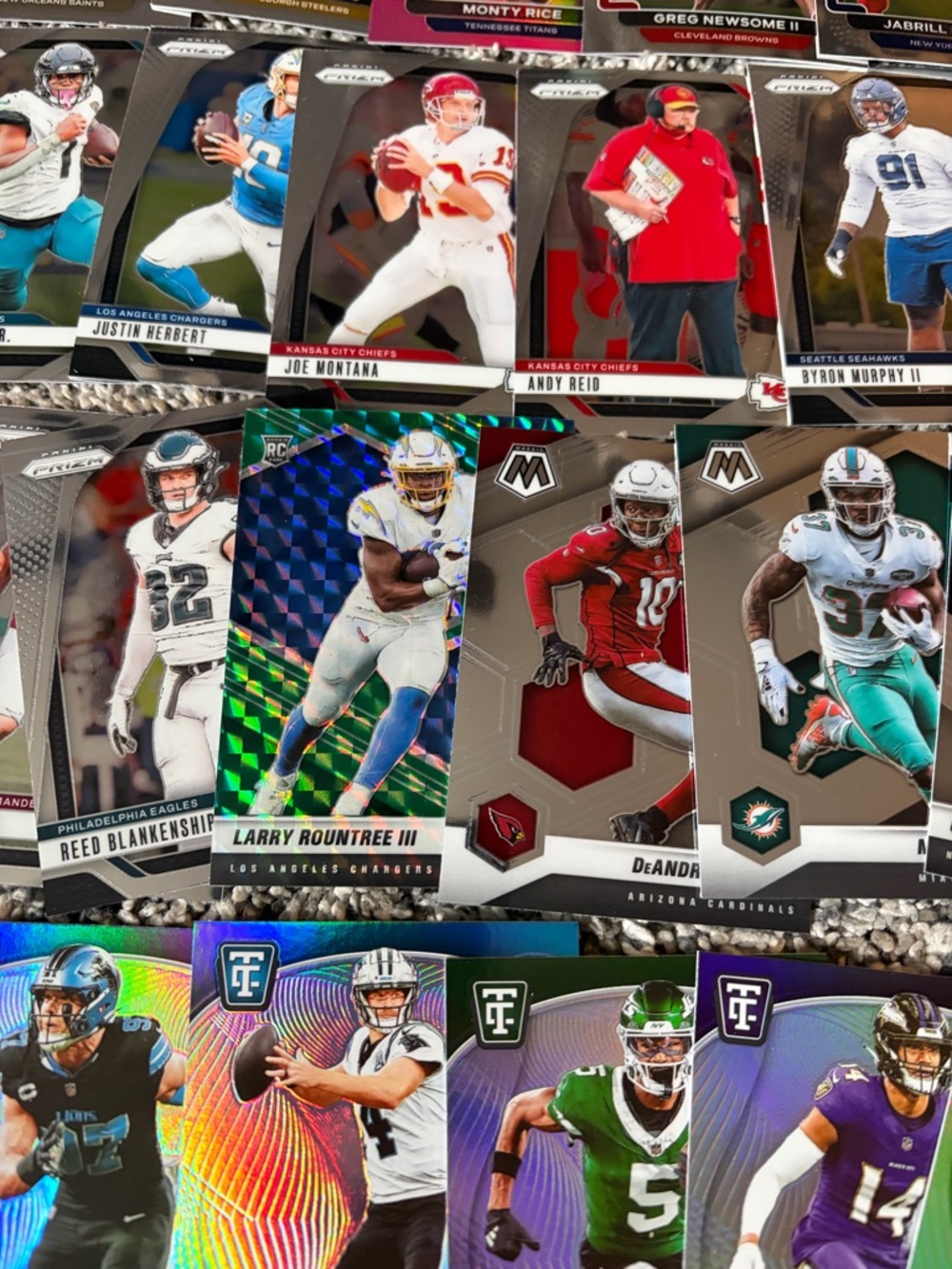 Lot of 84 mixed years Panini 2022-2025 football cards - Picture 10 of 12